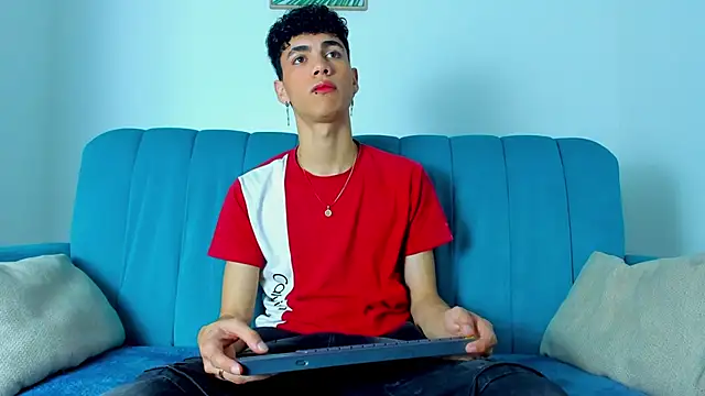 Snapshot of NeoRaptis chatting on 03-03-25, 08:21 NeoRaptis online show from 03-03-25, 08:21