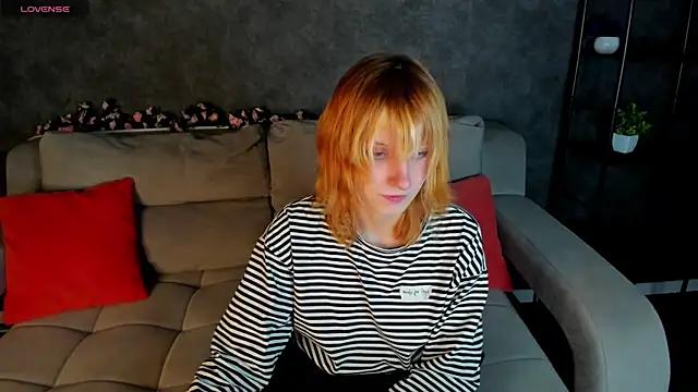 Snapshot of Little_Chips chatting on 04-21-26, 05:28 Little Chips online show from 04-21-26, 05:28