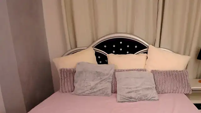 JessieePink online show from 01-14-25, 05:23