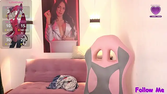 Snapshot of vittorialombardi__ chatting on 10-28-25, 07:12 vittorialombardi online show from 10-28-25, 07:12