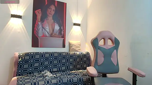 Snapshot of vittorialombardi__ chatting on 05-22-26, 07:15 vittorialombardi online show from 05-22-26, 07:15