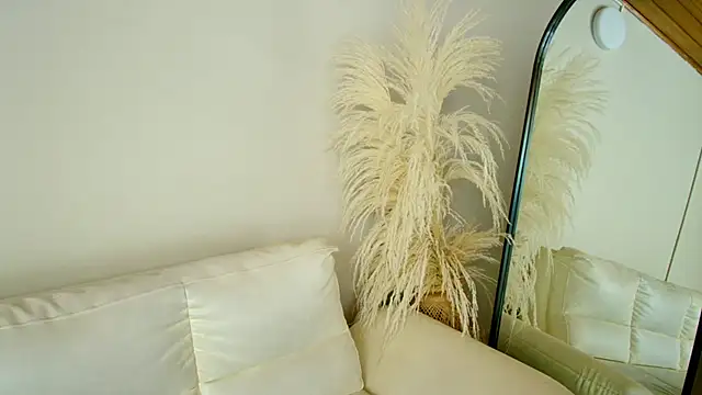 Rebeca Williams  online show from 02-21-25, 04:40