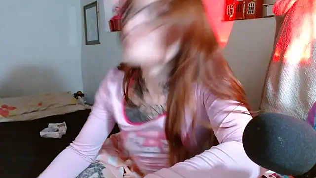 kittenlizz online show from 12-22-25, 04:37