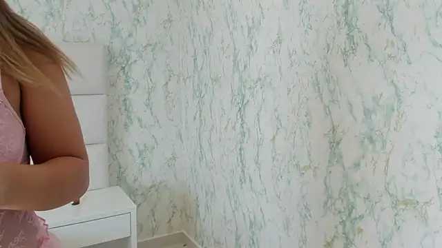 Snapshot of MIA__SAENZ chatting on 12-25-24, 02:13 MIA SAENZ online show from 12-25-24, 02:13