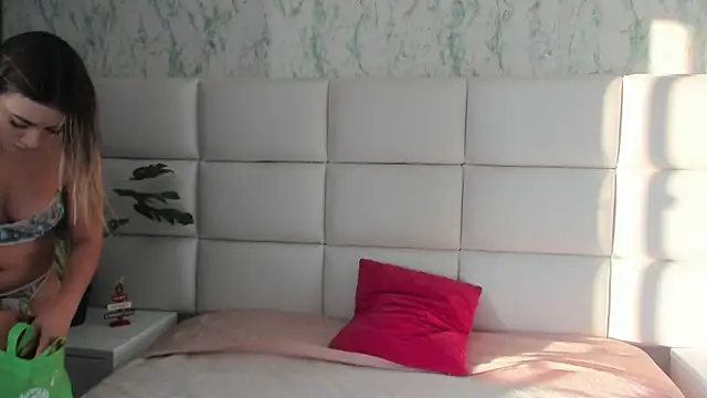 Snapshot of MIA__SAENZ chatting on 01-09-25, 11:36 MIA SAENZ online show from 01-09-25, 11:36