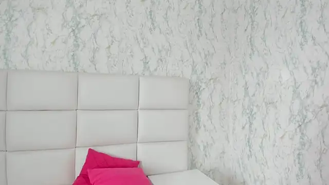 Snapshot of MIA__SAENZ chatting on 03-21-25, 03:24 MIA SAENZ online show from 03-21-25, 03:24