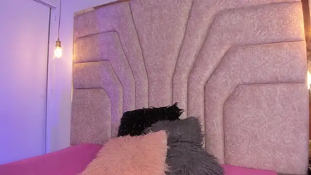 EmaJames25 online show from 03-26-26, 06:24