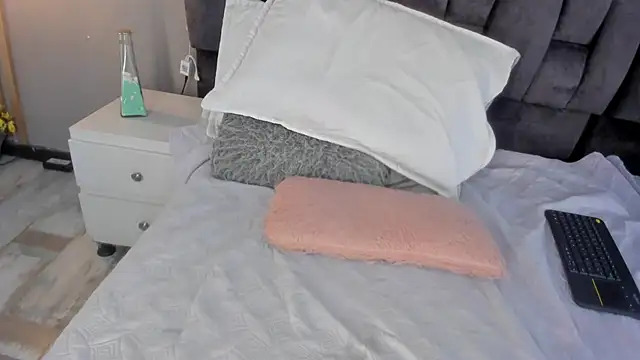 Snapshot of estefania__gomez chatting on 02-13-25, 12:02 estefania gomez online show from 02-13-25, 12:02