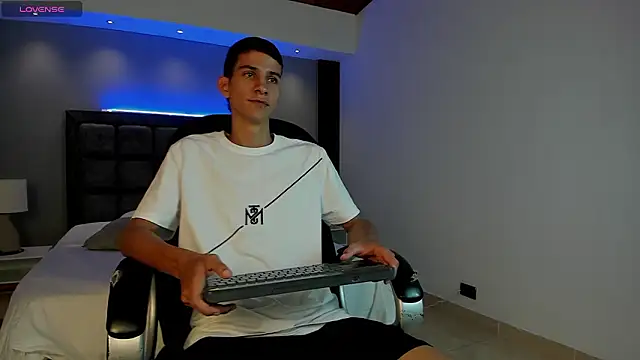 Aaron Scoot online show from 03-18-26, 08:01