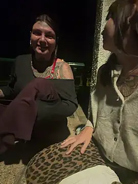 Snapshot of lizzardqueeen chatting on 04-21-26, 02:51 lizzardqueeen online show from 04-21-26, 02:51