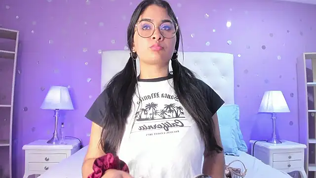 Snapshot of scarlette_15_ chatting on 02-12-26, 03:12 scarlette 15 online show from 02-12-26, 03:12