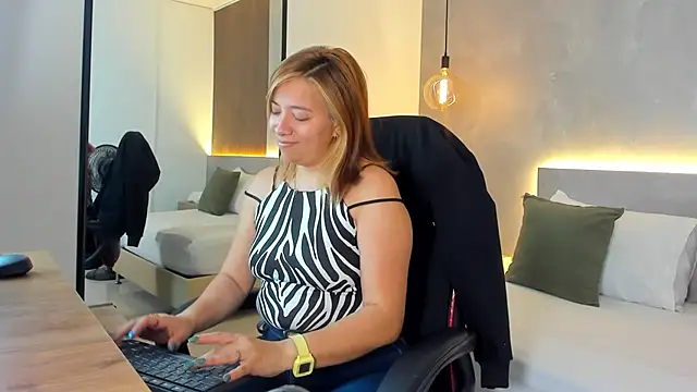 alma fenix online show from 12-15-25, 12:53