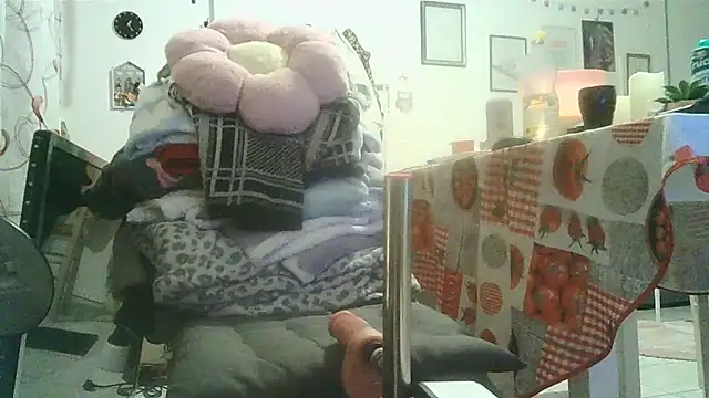 cyril020202 online show from 10-22-25, 08:41