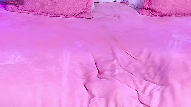 Snapshot of EmmaWilder chatting on 11-07-25, 08:31 EmmaWilder online show from 11-07-25, 08:31