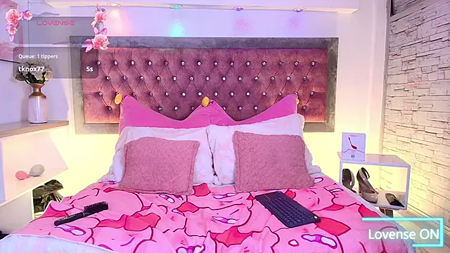 Snapshot of EmmaWilder chatting on 01-06-26, 08:23 EmmaWilder online show from 01-06-26, 08:23