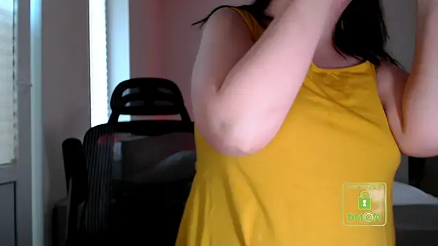Snapshot of cute_and_hot chatting on 04-22-26, 03:02 cute and hot online show from 04-22-26, 03:02