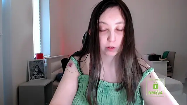 Snapshot of cute_and_hot chatting on 05-01-26, 05:06 cute and hot online show from 05-01-26, 05:06