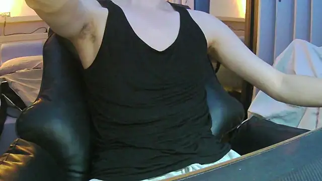 Snapshot of Ray175oo chatting on 07-04-26, 06:47 Ray175oo online show from 07-04-26, 06:47