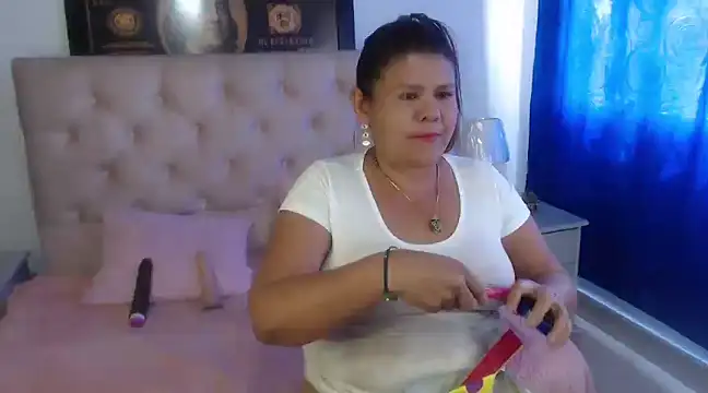 Snapshot of NATHYHOTT chatting on 01-10-25, 04:51 NATHYHOTT online show from 01-10-25, 04:51