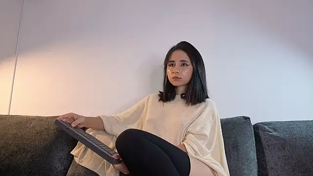 Snapshot of angelinepossy chatting on 05-03-26, 11:55 angelinepossy online show from 05-03-26, 11:55