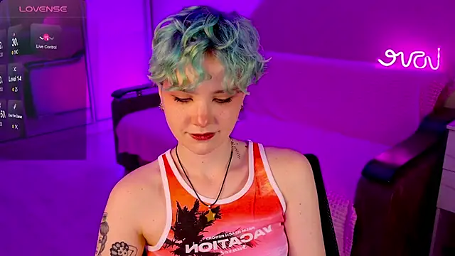 School Love online show from 12-22-24, 04:17