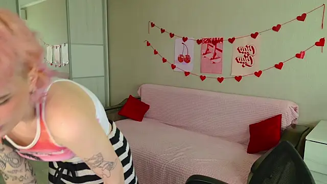 School Love online show from 09-21-25, 11:12