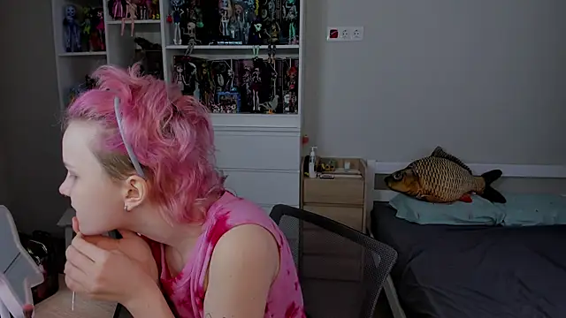 School Love online show from 01-08-26, 07:10