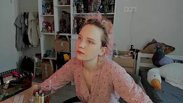 School Love online show from 02-18-26, 07:04