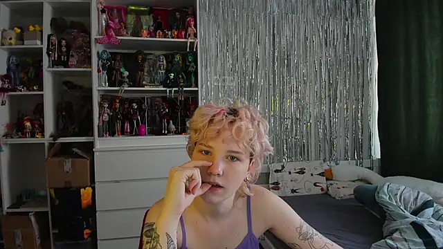 School Love online show from 04-03-26, 07:06