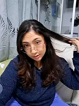 Mia Ruiz online show from 10-28-25, 02:15