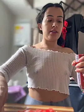 Snapshot of saribelcute chatting on 10-18-25, 03:13 saribelcute online show from 10-18-25, 03:13