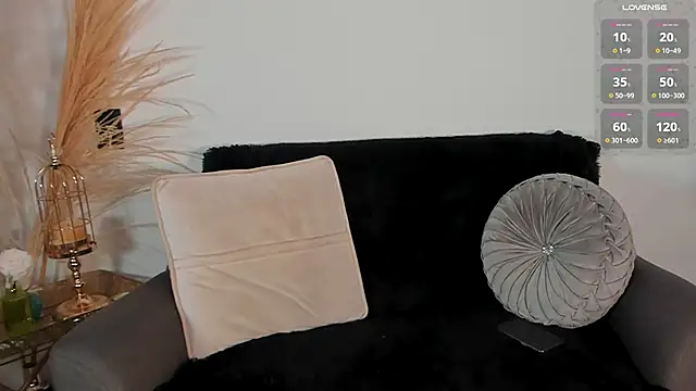 Snapshot of Chrishell_ chatting on 11-24-25, 11:26 Chrishell online show from 11-24-25, 11:26