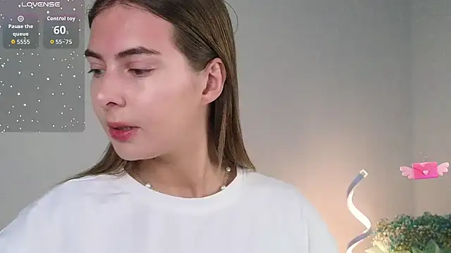 chloi hes online show from 10-22-25, 11:43