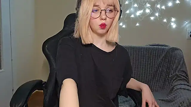 Snapshot of DanaWard chatting on 01-27-25, 01:05 DanaWard online show from 01-27-25, 01:05