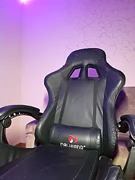 Snapshot of DanaWard chatting on 02-11-25, 11:22 DanaWard online show from 02-11-25, 11:22