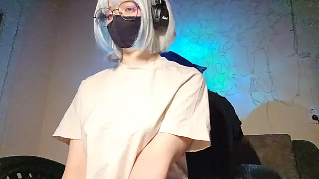 Snapshot of DanaWard chatting on 10-02-25, 09:44 DanaWard online show from 10-02-25, 09:44