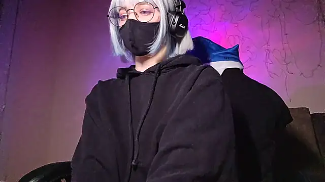 Snapshot of DanaWard chatting on 10-23-25, 08:29 DanaWard online show from 10-23-25, 08:29