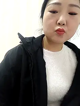 Snapshot of AHL756 chatting on 02-13-25, 06:41 AHL756 online show from 02-13-25, 06:41