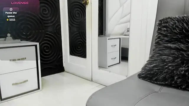 AbigailWilliams  online show from 12-19-25, 01:07