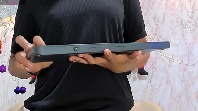 BarbieHotLaura online show from 12-27-24, 03:37