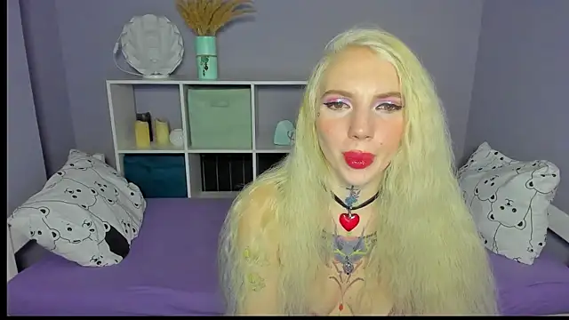 Snapshot of AnneTenet chatting on 02-14-25, 07:17 AnneTenet online show from 02-14-25, 07:17