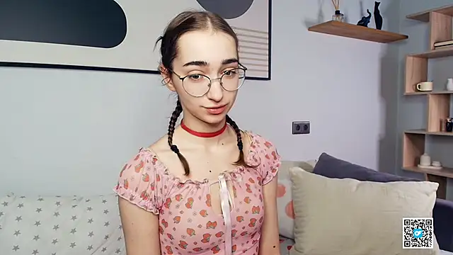 PollyBeev online show from 10-07-25, 07:49