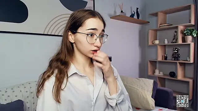 PollyBeev online show from 10-10-25, 07:18