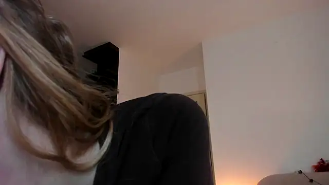 MiaMews online show from 10-21-25, 12:28