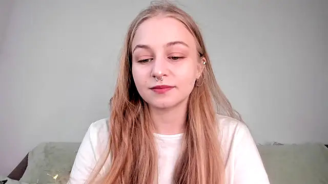 MiaMews online show from 03-12-26, 04:02