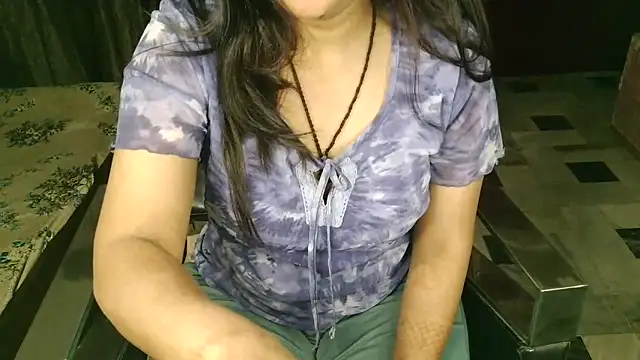 aarushi sharmaa online show from 11-17-25, 03:01