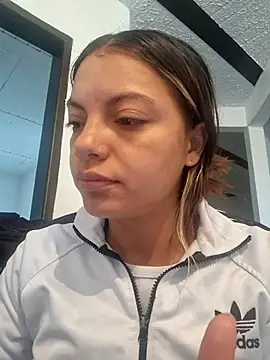 Snapshot of Daila_20_ chatting on 12-02-25, 12:43 Daila 20 online show from 12-02-25, 12:43