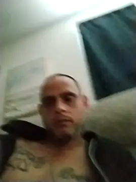 Snapshot of Buffshagswell chatting on 03-08-25, 08:25 Buffshagswell online show from 03-08-25, 08:25