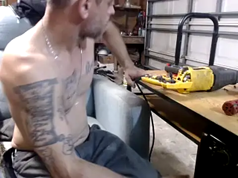 Snapshot of Buffshagswell chatting on 03-12-25, 03:46 Buffshagswell online show from 03-12-25, 03:46