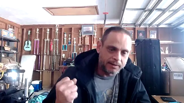 Snapshot of Buffshagswell chatting on 03-17-25, 06:00 Buffshagswell online show from 03-17-25, 06:00